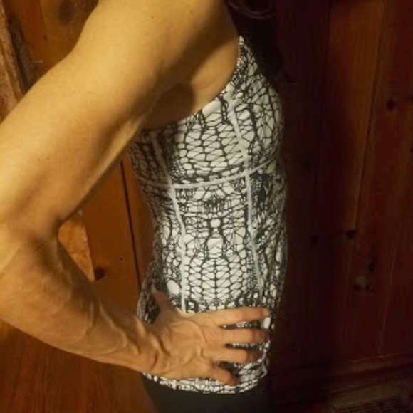 Lululemon Scoop Neck Tank Sz 6 - Picture 3 of 4